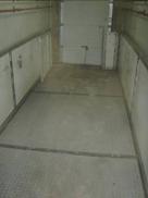 Weigh pigs passagway ca